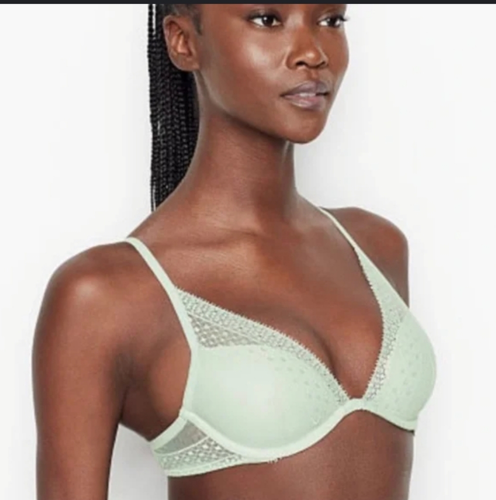Victoria's Secret Lace Incredible Plunge 32C bra